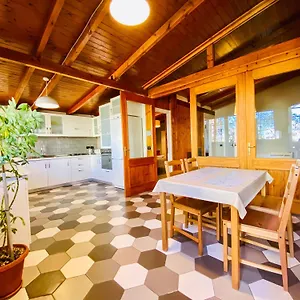 tirana-experience-bnb.hotels-in-tirana.com/